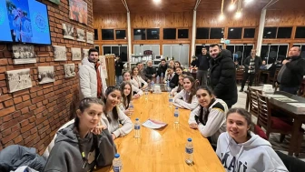 İncirliova Belediyesi yolda kalan sporcuların yardımına koştu