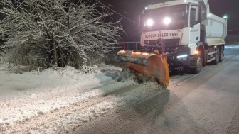 Sorgun Belediyesi ekipleri kar yağışına karşı mücadele için sahada