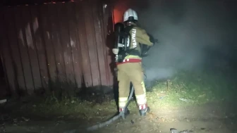 Arsuz'da müstakil evden yükselen alevler itfaiye tarafından söndürüldü