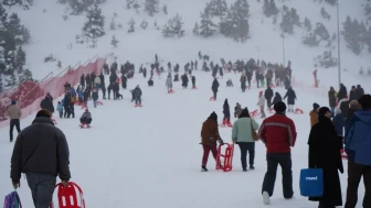 Erzincan’da Ergan Kayak Merkezi yarıyıl tatilinde kayak ve kızak severlerin ilgi odağı oldu