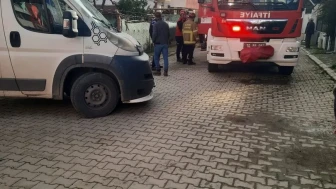 Edremit’te kamyonun altında kalan vatandaşı itfaiye kurtardı