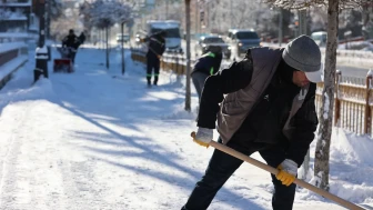 Erzurum'da bin 200 personel ve 400 araçla karla mücadele çalışmaları sürüyor