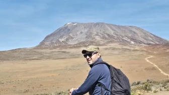 Hakkarili eğitimci Kilimanjaro’ya tırmanarak başarıya ulaştı