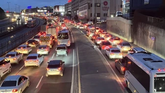 İstanbul'da trafik yoğunluğu yüzde 83'e ulaştı