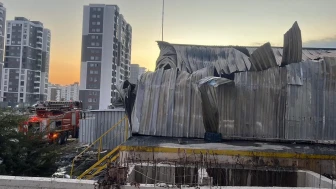 Mersin'de narenciye fabrikasında çıkan yangın itfaiye ekiplerince söndürüldü