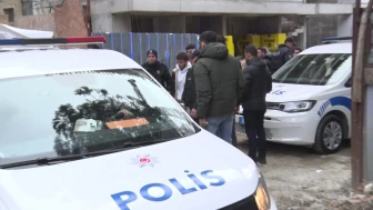 Kadıköy'de maaşlarını alamayan inşaat işçileri vinç kulesine çıktı