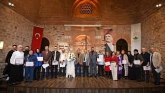 Bursa'da Orhan Veli Kanık şiirleri tiyatral gösteriyle anıldı