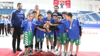 hakkari'de küçükler voleybol il birinciliği sona erdi