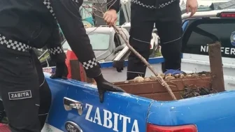 Nilüfer'de yaya geçişini engelleyen duba ve tabelalar toplandı