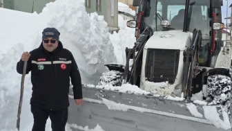 Bektaş Yaylası’nda kar kalınlığı evlerin çatısına ulaştı