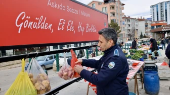 Tokat Belediyesi pazar yerlerinde askıda sebze ve meyve uygulaması başlattı