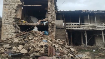 Tarsus'ta komşusunun evinin çöktüğünü söyleyen kişi o anda yıkılışı kaydetti