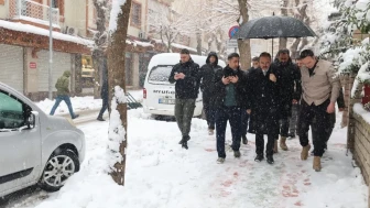 Siirt valisi Kızılkaya karla mücadelede ekiplerin seferber edildiğini açıkladı