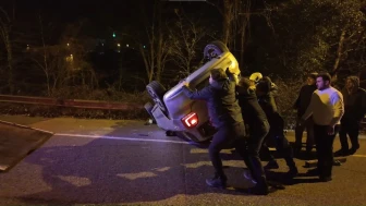 Beykoz'da otomobil takla attı 2 kişi yaralandı