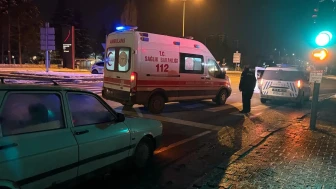 Kayseri’de refüje çarpan otomobilde sürücü hafif yaralandı