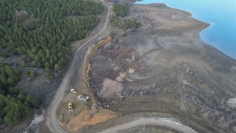 Çorum'da Çomar Barajı çevresinde yol genişletme çalışmalarının ikinci etabı devam ediyor