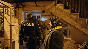 Aydın'da balkonda mahsur kalan yaşlı kadın polis ve çilingir yardımıyla kurtarıldı