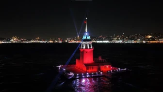 İstanbul’da Kız Kulesi ışık şovu ile yeni yıla renk kattı