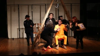 Nazilli HEM tiyatro ekibinin oyunu büyük beğeni aldı