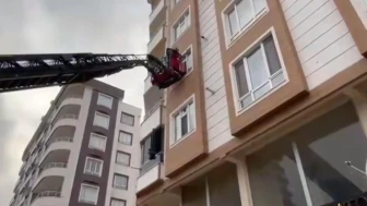 Şanlıurfa'da yoğun yağış nedeniyle çöken istinat duvarındaki mahsur kalanlar kurtarıldı