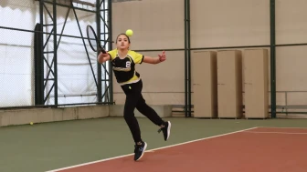 aydın'da okullar arası yıldız kızlar tenis müsabakalarında sporcular birincilik için ter döktü