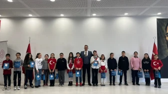 Manisa'da İstiklal Marşı güzel okuma yarışmasında Kula il birincisi oldu