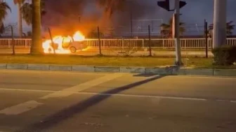 Alanya'da çarpışan araba alev topuna döndü