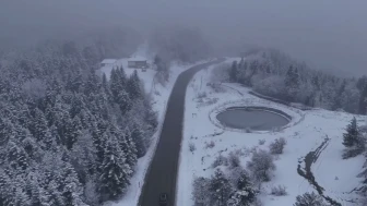 Karabük’te yüksek kesimlerde kar yağışıyla ormanlar beyaza büründü