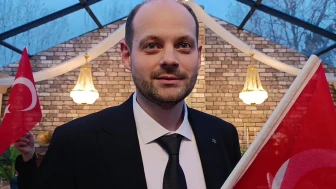 Kocaeli'de Alman damadın Türk bayrağına saygısı dikkat çekti