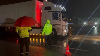Erzincan’da sağanak, kar ve sis nedeniyle ulaşım durdu
