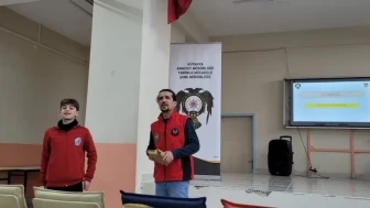 Kütahya'da öğretmen ve öğrencilere terörle mücadele eğitimi verildi