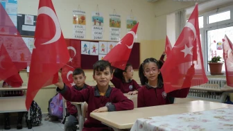 Bayburt’ta 14 bin 319 öğrenci ‘Bayrak Sevgisi’ temasıyla ikinci döneme başladı