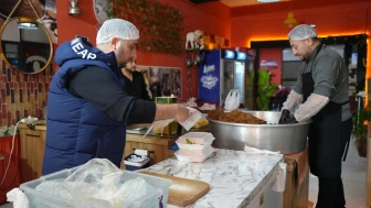 Kahramanmaraş depreminde 15 saniye farkla kurtulan çiğköfteci kardeşler Kırıkkale'de hayata tutundu