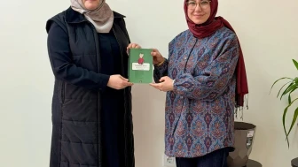 Kütahya'nın Hisarcık ilçesinde Atatürk İlkokulu öğrencileri 'Bir Okul Bir Kitap Kardeşliği' projesi kapsamında