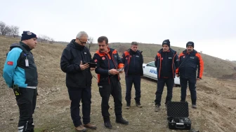 Elazığ'da kaybolan yaşlı adam için ekipler havadan ve karadan arama yapıyor