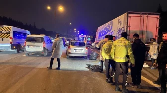 İstanbul Başakşehir’de TEM otoyolunda arızalanan tıra çarpan motosikletli hayatını kaybetti