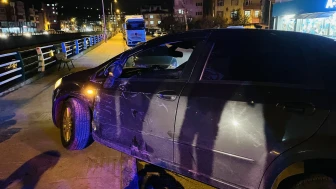 Ordu'nun Ünye ilçesinde 2 otomobilin çarpışması sonucu 2 kişi yaralandı