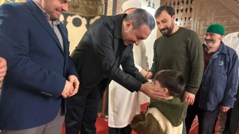 Sungurlu Belediye Başkanı Muhsin Dere kandil simidi ikram etti