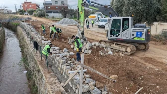 Aydın’da belediye yol yapım ve bakım çalışmalarını sürdürüyor