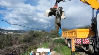 Bodrum Belediyesi çevre kirliliğiyle mücadele için temizlik çalışmalarına devam ediyor