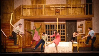 Bursa Büyükşehir Belediyesi Şehir Tiyatrosu 'Oyunun Oyunu' ile seyirci karşısına çıktı