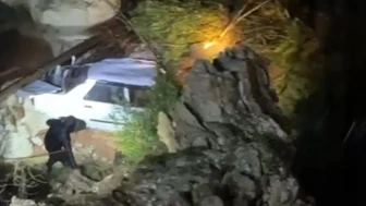 Muğla'nın Marmaris ilçesinde sele kapılan şahsın bulunması için arama kurtarma çalışmaları devam ediyor