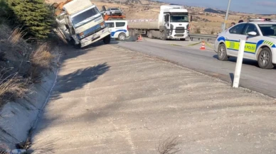 Burdur’da Trafik Kazası! 1’i Polis 6 Yaralı, Facia Kıl Payı Atlatıldı