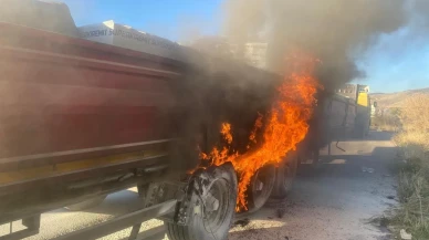 Afyonkarahisar'da tırın lastiklerinde çıkan yangın itfaiye müdahalesiyle söndürüldü