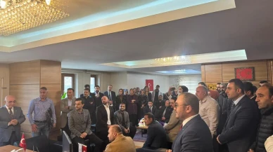 Bitlis İl Sağlık Müdürü Gökhan Güzeltaş'a sağlık çalışanlarından coşkulu uğurlama