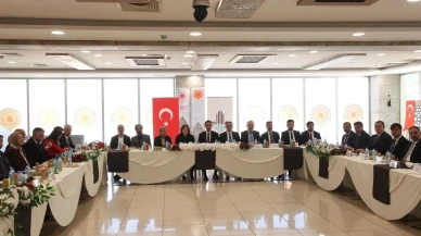 Van Gölü'nden 2 milyon metreküp dip çamuru temizlendi