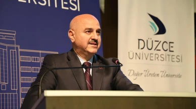Düzce Üniversitesi’nde cumhuriyetin 102. yılı kutlama programı gerçekleştirildi