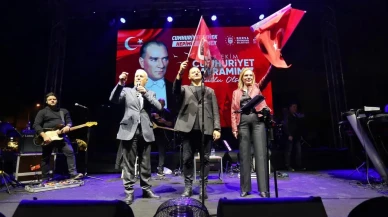 Bursa'da Kubat konseriyle cumhuriyet coşkusu yaşandı