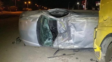 Elazığ'da hafif ticari araç takla atarak tıra çarptı ağır yaralı var