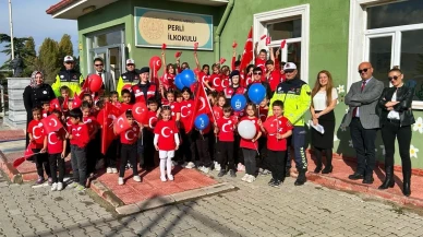 Kütahya İl Jandarma Komutanlığı Perli İlkokulu’nda Cumhuriyet Bayramı’nı kutladı